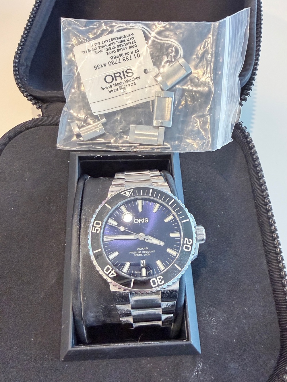 Selling my Oris Aquis Date automatic dive watch
